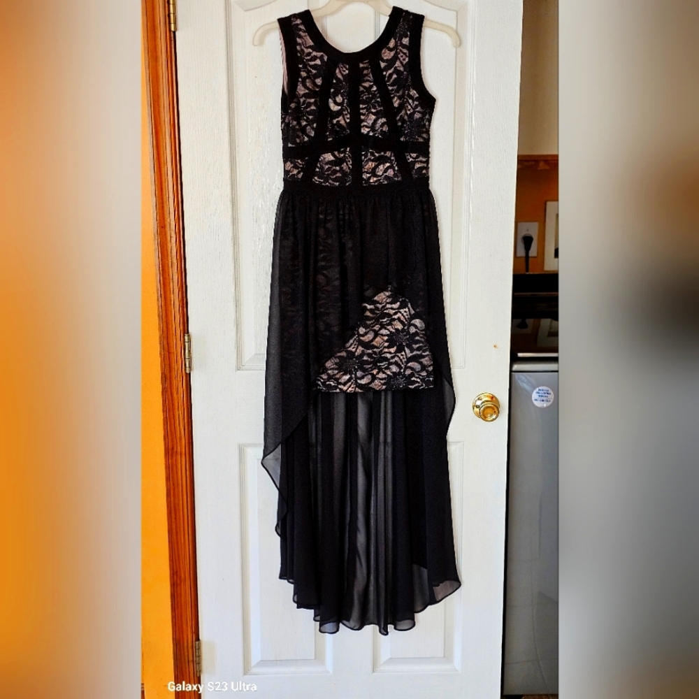 Morgan & co gown in nudes and black size 5/6
